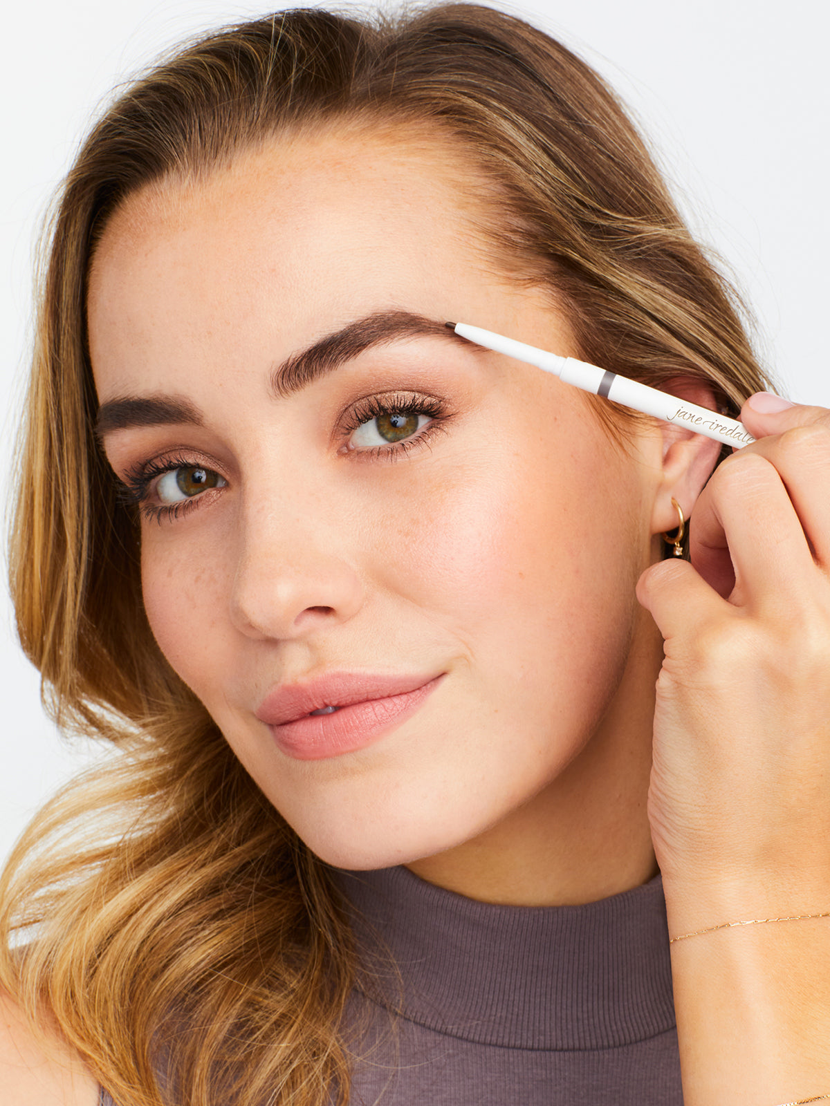 Makeup til naturlige bryn