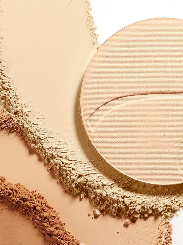 Find din perfekte base med SPF – tag vores Foundation Quiz!